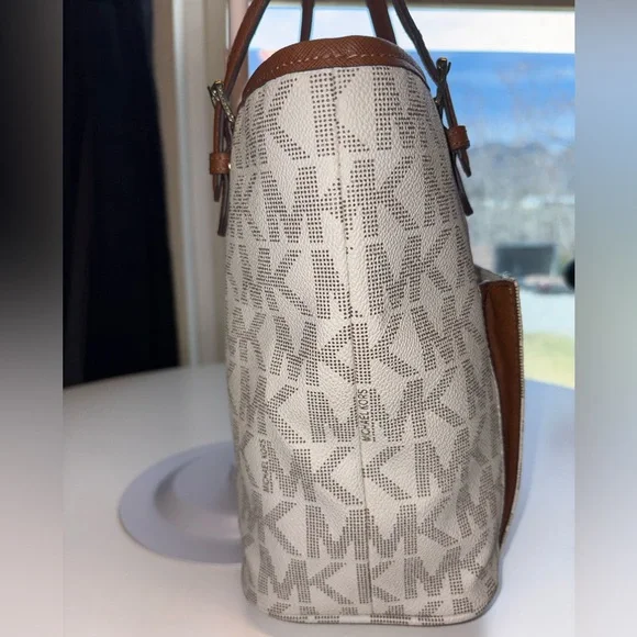 Michael Kors Jet Set Travel Vanilla MK Logo Tote Bag - Picture 3 of 9